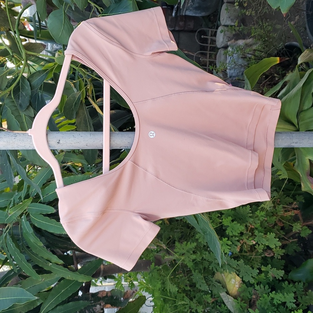 Lululemon aling tee